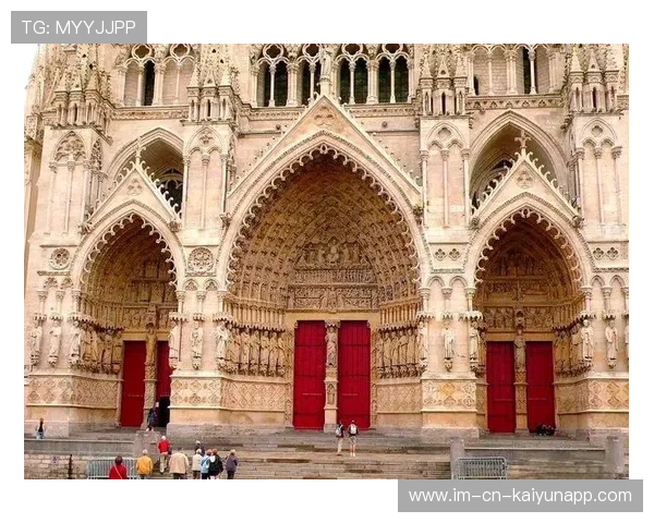 亚眠主场告负，未能守住领先优势，亚眠主教堂图片